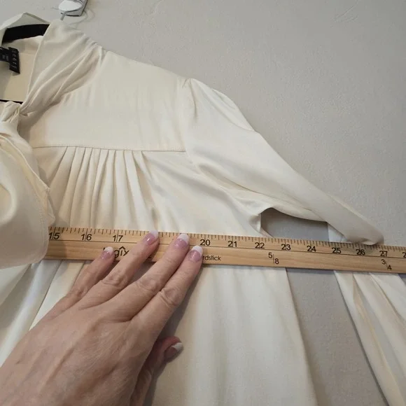 Theory Novalee Tie Neck Silk Blouse Top Women's MED Ivory Quiet Luxury EUC $345 - Picture 9 of 11